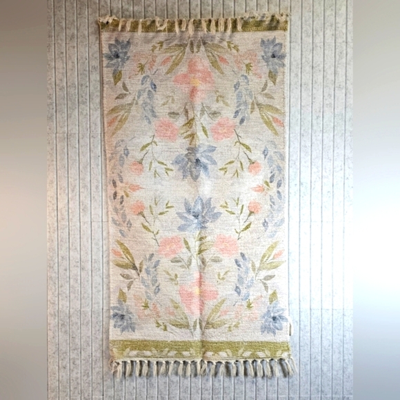 Rachel Ashwell Shabby Chic Farmhouse Floral Tapestry Accent Rug Fringe 25x45 - Picture 2 of 3